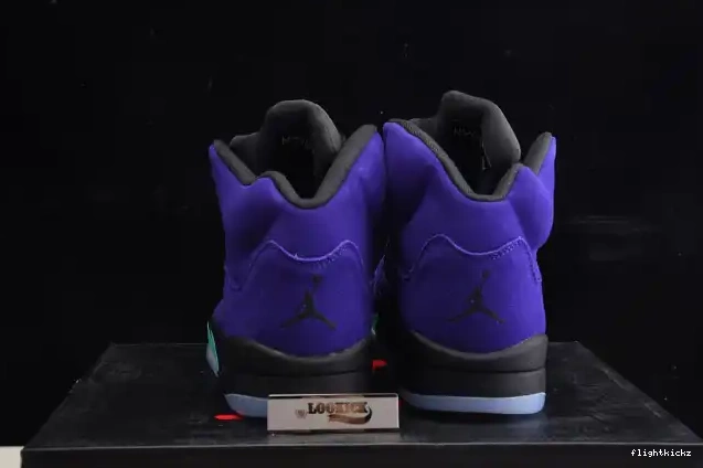 Alternate Jordan 136027-500 Grape Air Retro 5 0516
